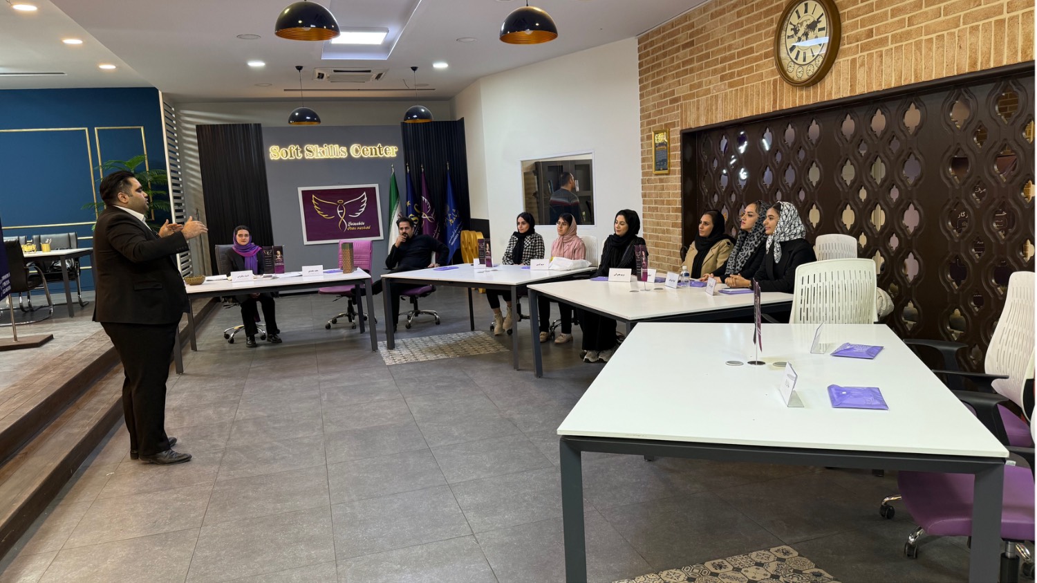 برگزاری کافه سخن در مرکز نوآوری ، استعدادیابی و توانمندسازی پرگار